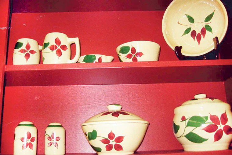 GoBizarreTravel's tweet photo. Jefcoat Museum of Americana in Murfreesboro, North Carolina has A collection of collections by Brady Jefcoat, a man who evidently could not throw anything away.  #travel #travelling #Travller https://t.co/0qrVqvaGIf