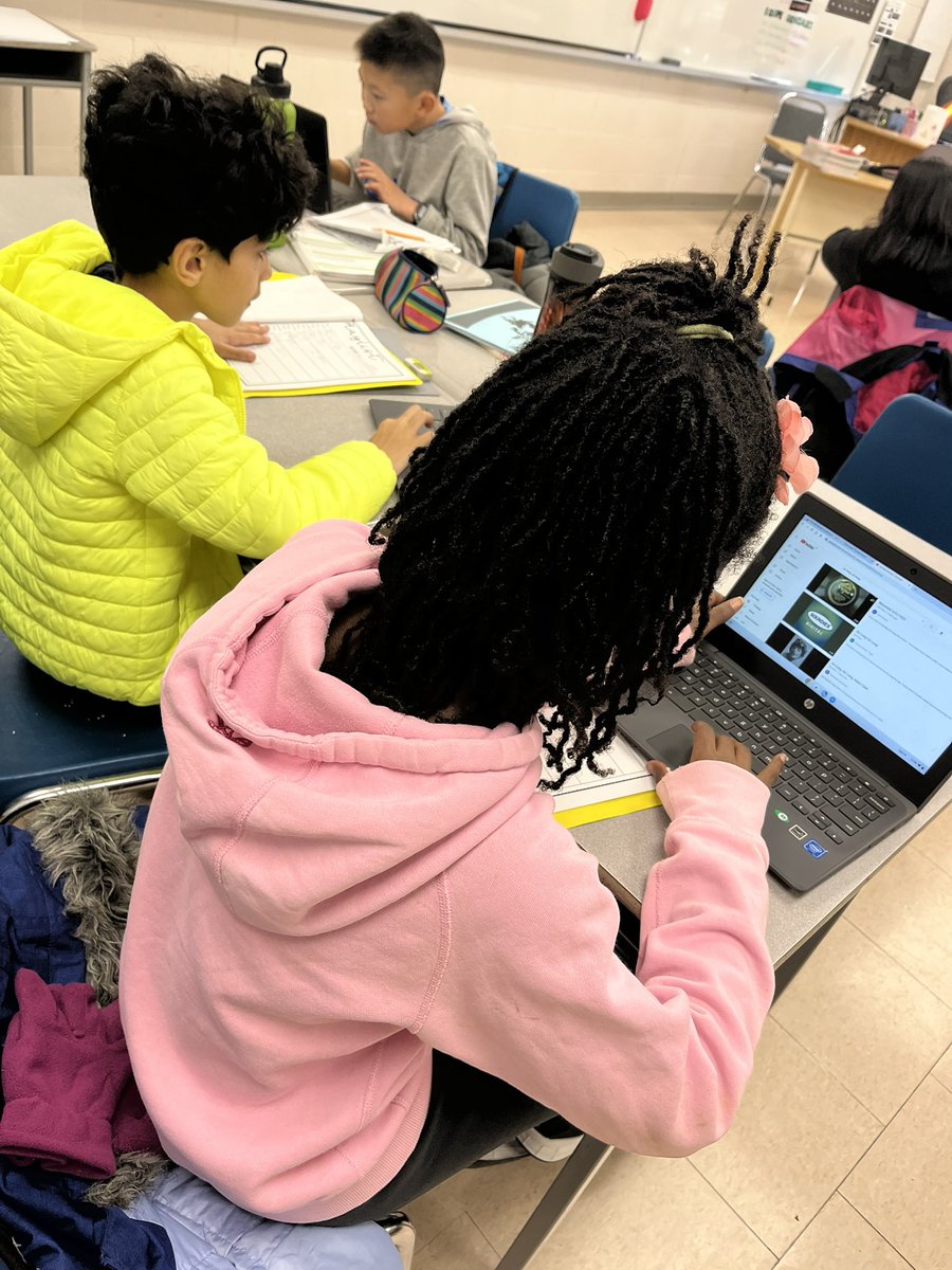 e_giovenco's tweet photo. Working hard on our Music Through the Decades assignment! Ss have had tons of fun researching music from different time periods. Stay tuned for the final product on Tuesday! @OLOP35 #PlanningTime #Music https://t.co/AIVO6G7cd5