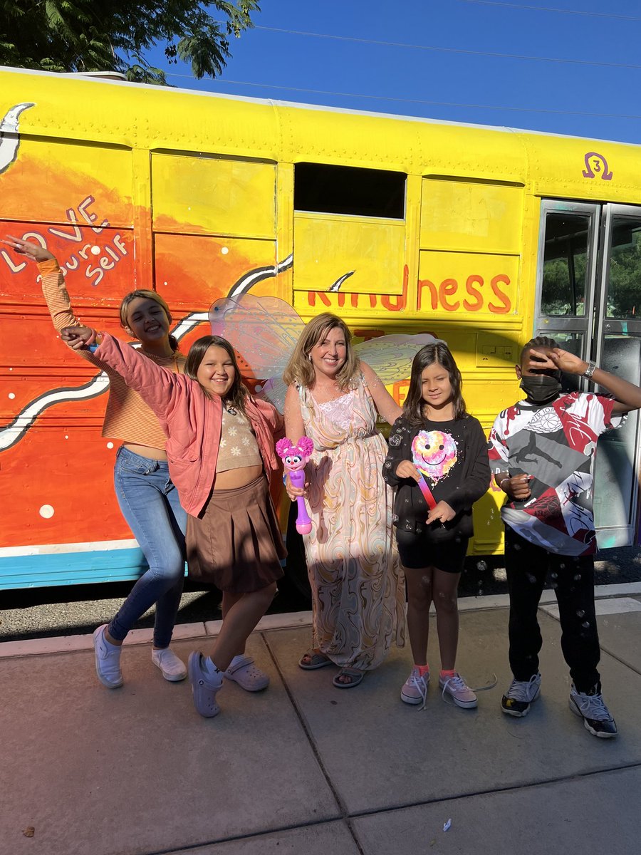 CJUSDStudentSvc's tweet photo. Spreading love and kindness @CooleyRancher this morning! #UnityDay22 @ColtonJUSD #CJUSD #CJUSDKindness @PACERCenter https://t.co/RelDnm4px2