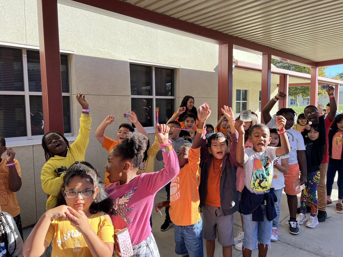 CJUSDStudentSvc's tweet photo. Spreading love and kindness @CooleyRancher this morning! #UnityDay22 @ColtonJUSD #CJUSD #CJUSDKindness @PACERCenter https://t.co/RelDnm4px2