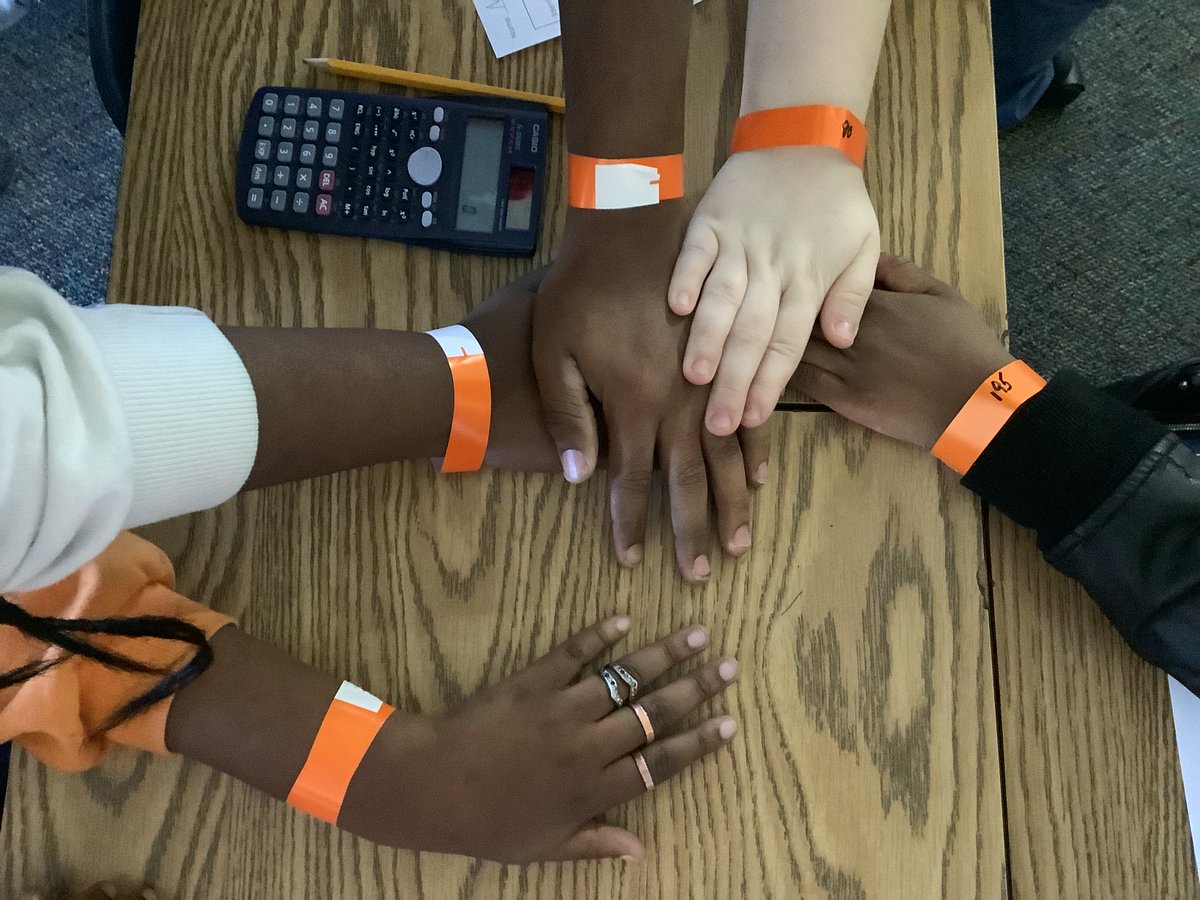 SmallwoodMS's tweet photo. Smallwood Bulldogs support anti-bullying!  #ccpsunityday22 https://t.co/VEhWOTwgC5