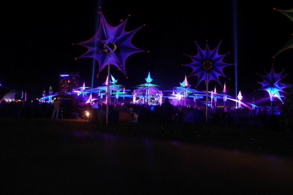 Biixee187's tweet photo. This is trip I went on to Germany in 2005, with the only goal was to experience two of the biggest Rave Festivals at that time.. 5 days on Fullmoon and 3 days on VuuV Experience. Best choice I've ever made, this is one of the greatest experiences in my life.. https://t.co/UzKFYO58tz
