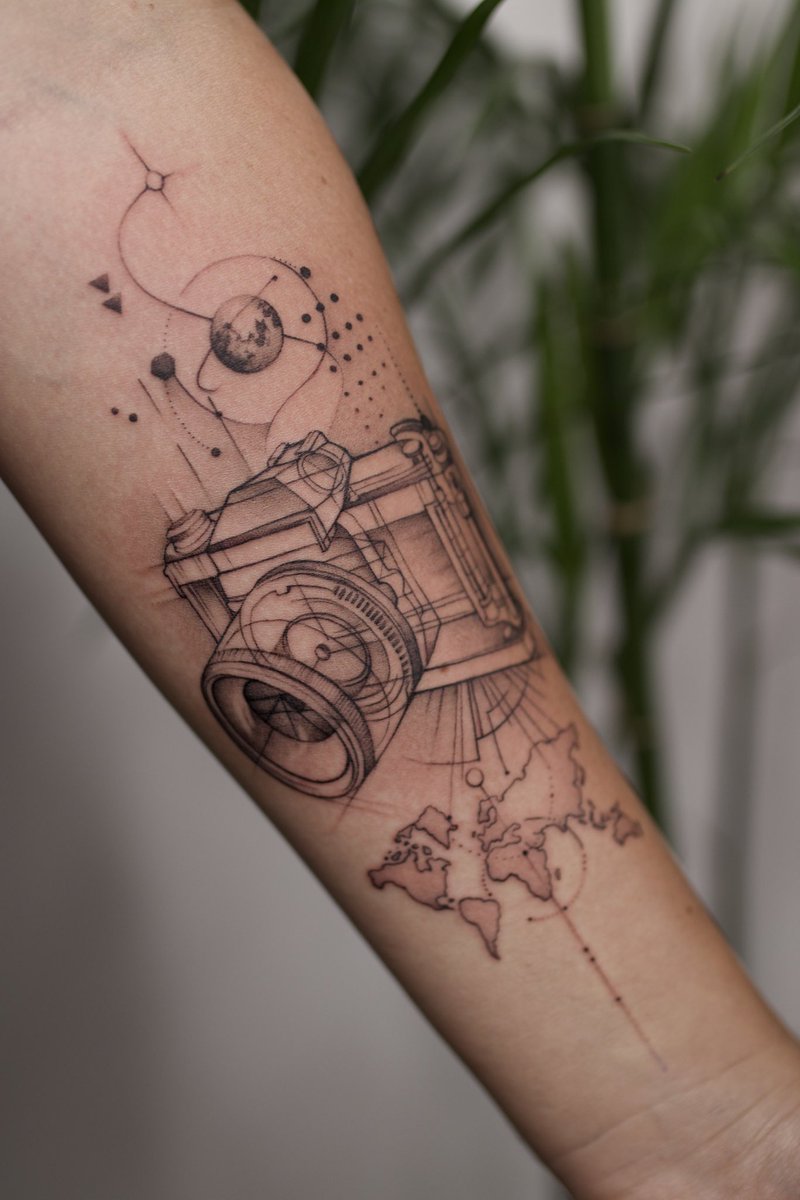 cot_tattoo's tweet photo. for a cool photographer from Australia 📍 #bali #baliisland #islandofthegods #balilife #islandstyle #highvibebeliving #balitattoocultere #tattoolife #tattoofamily #tattooland #realism #realismtattoo #balipiercing #seminyak #ubud #canggu #thenewekuta #jakarta #indonesia https://t.co/eKJMmxo7Ez