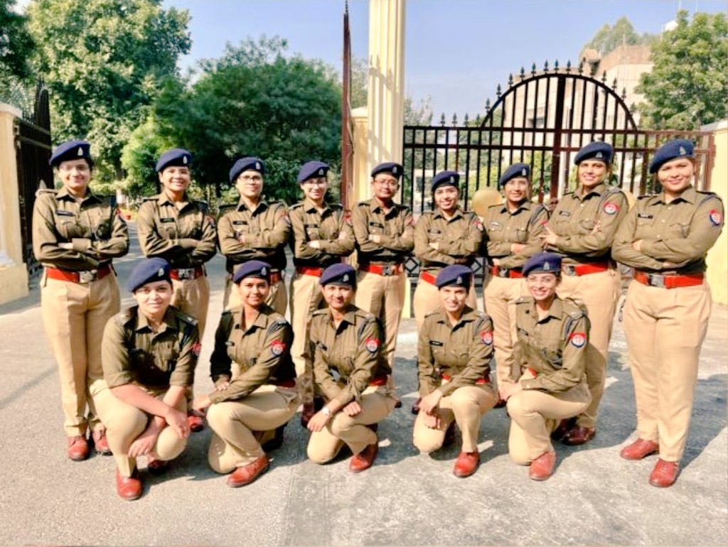 आज शाम #UPPCS 2021 का अंतिम परिणाम घोषित हुआ।
#UPPSC के इतिहास में पहली बार पुलिस उपाधीक्षक (DSP) मेरिट में 50% महिला अभ्यर्थी चयनित हुई हैं। DSP की कुल 25 में से 12 सीटों पर कब्जा कर उत्तर प्रदेश की लड़कियों ने शायद भारत में नया इतिहास रचा है।

<a href="/Uppolice/">UP POLICE</a>

#WomenInPolice #JaiHind