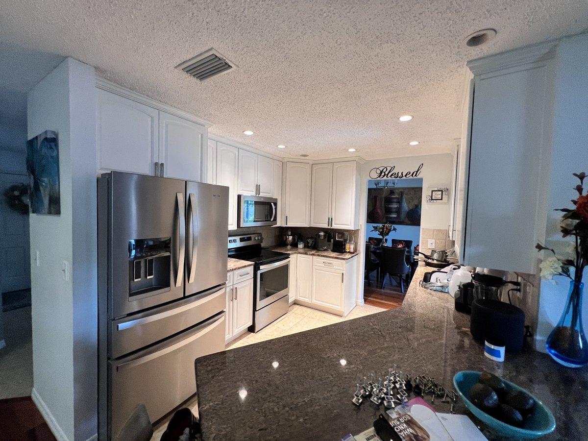 CabinetPaint's tweet photo. As the temps cool off and leaves start to fall, maybe it's time you "turn over a new leaf" in your kitchen with the #cabinetpaintingco? Check out this recent client in #palmharbor and their #beforeandafter that features #sherwinwilliams #greekvilla. Such a lovely transformation! https://t.co/FoFQuQCjtz