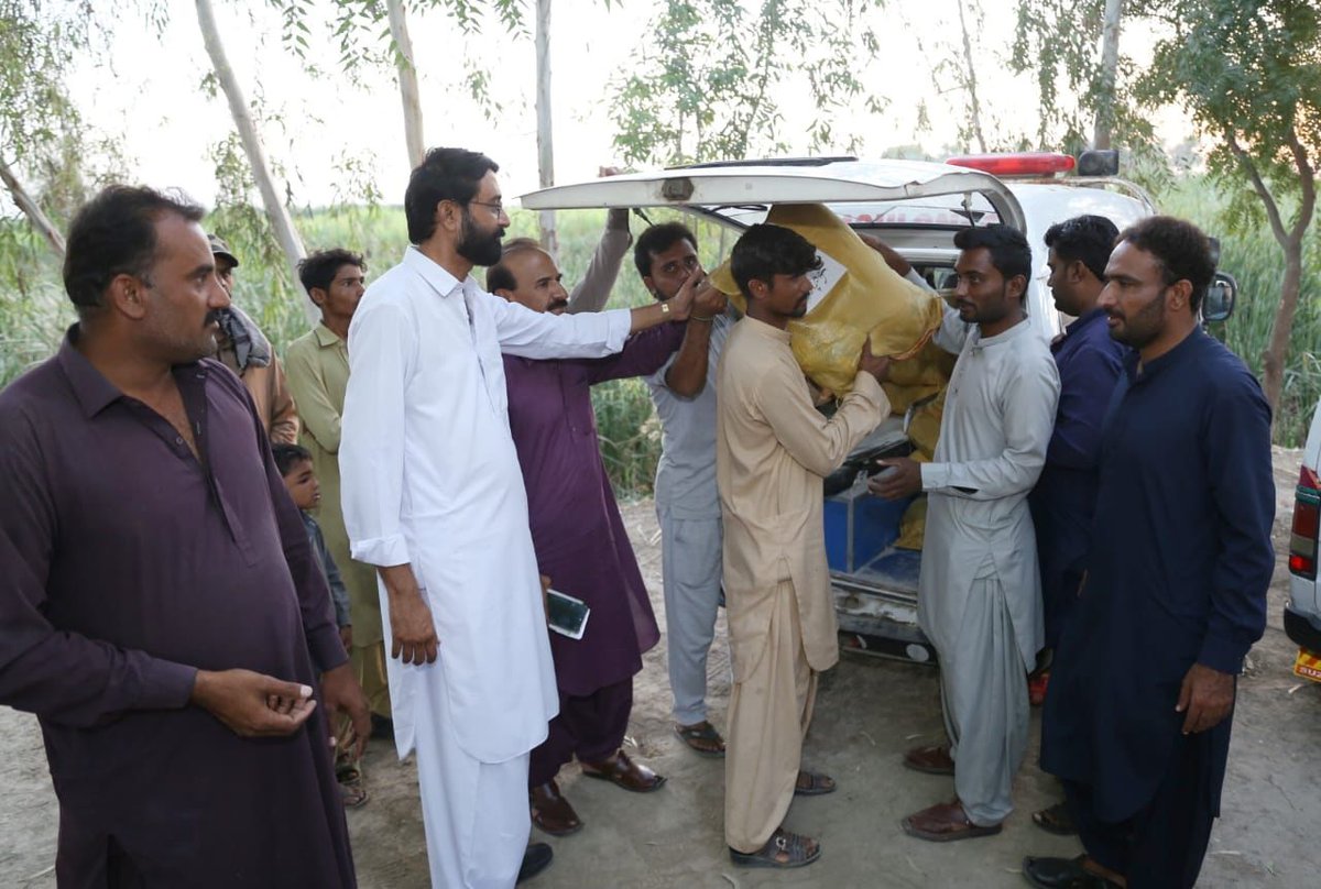 ZounrAsad's tweet photo. #UpdatePs63
(19/10/22)

On the instructions of Information &amp;  Minister Sindh @sharjeelinam inam Foundation distributed Ration bags in Rain effected peoples of #PS-63 .

@BBhuttoZardari
@BakhtawarBZ
@AseefaBZ
 @rawalsharjeel
@MediaCellPPP https://t.co/sZ5SuqYpbT