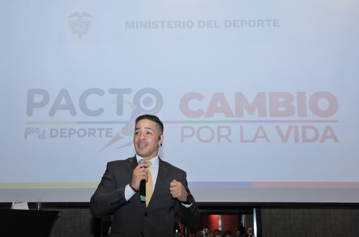edavid_0820's tweet photo. El foco y objetivo es el atleta, todos por igual hacen parte del sistema. El apoyo y el trabajo conjunto con las federaciones deportivas nacionales es importante para el desarrollo de ellos.  #PactoPorElDeporte

@MinDeporteCol @UrrutiaOcoro @ACORDCOLOMBIA1 https://t.co/9MC1BWZuN9