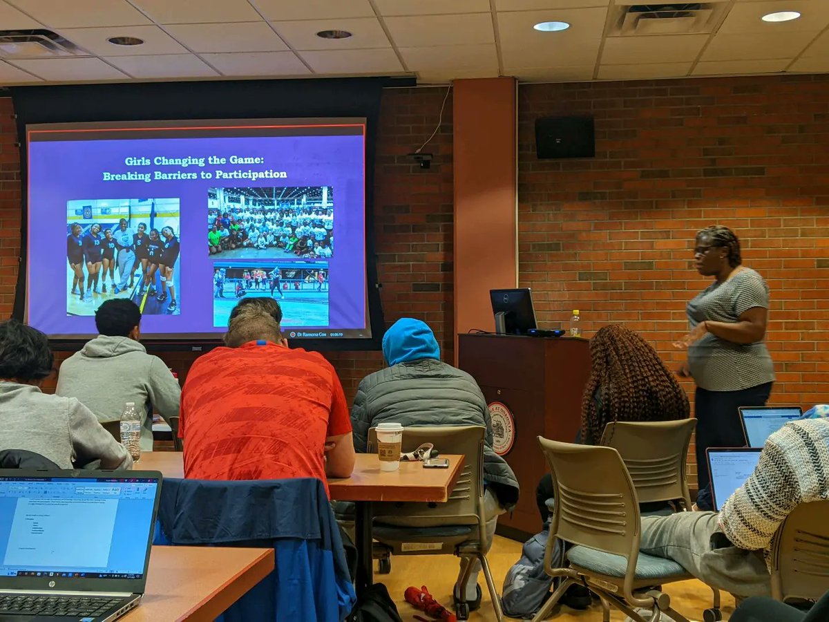 DrRamonaCox's tweet photo. Another amazing opportunity to share about girls and women in sports! Four presentations in two days! Thank you to the students, faculty and coaches of SUNY Oneonta for welcoming me on campus! #fairplayathletics #purposedrivenlife #NCAAInclusion #genderequity #docwayne https://t.co/Lba5fw69O0