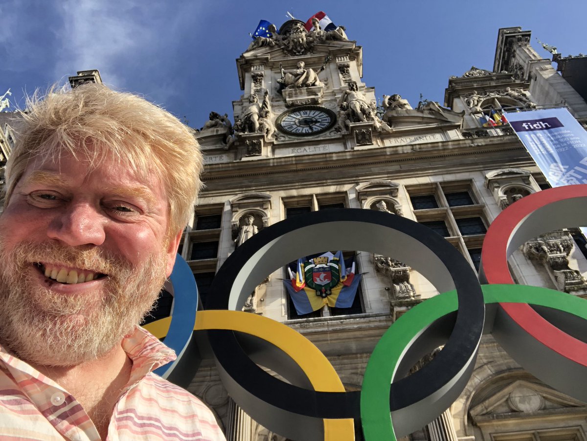 Exhubarant #CityHallSelfie Paris, France. 2024 #SummerOlympics. Future’s so bright I gotta wear shades. @ELGL50 @BloombergCities