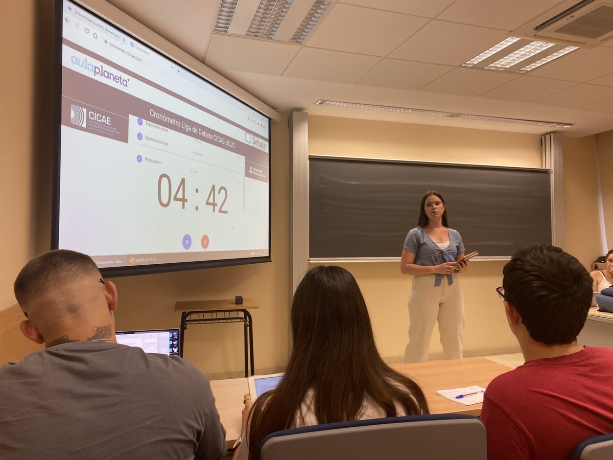 LoyolaCD's tweet photo. ¡En Córdoba seguimos con las sesiones formativas! Hoy hemos estudiado las refutaciones y preguntas y luego lo hemos puesto en práctica con una dinámica de debate académico: ¿Debería España restaurar el servicio militar obligatorio? https://t.co/5jC8BkY348