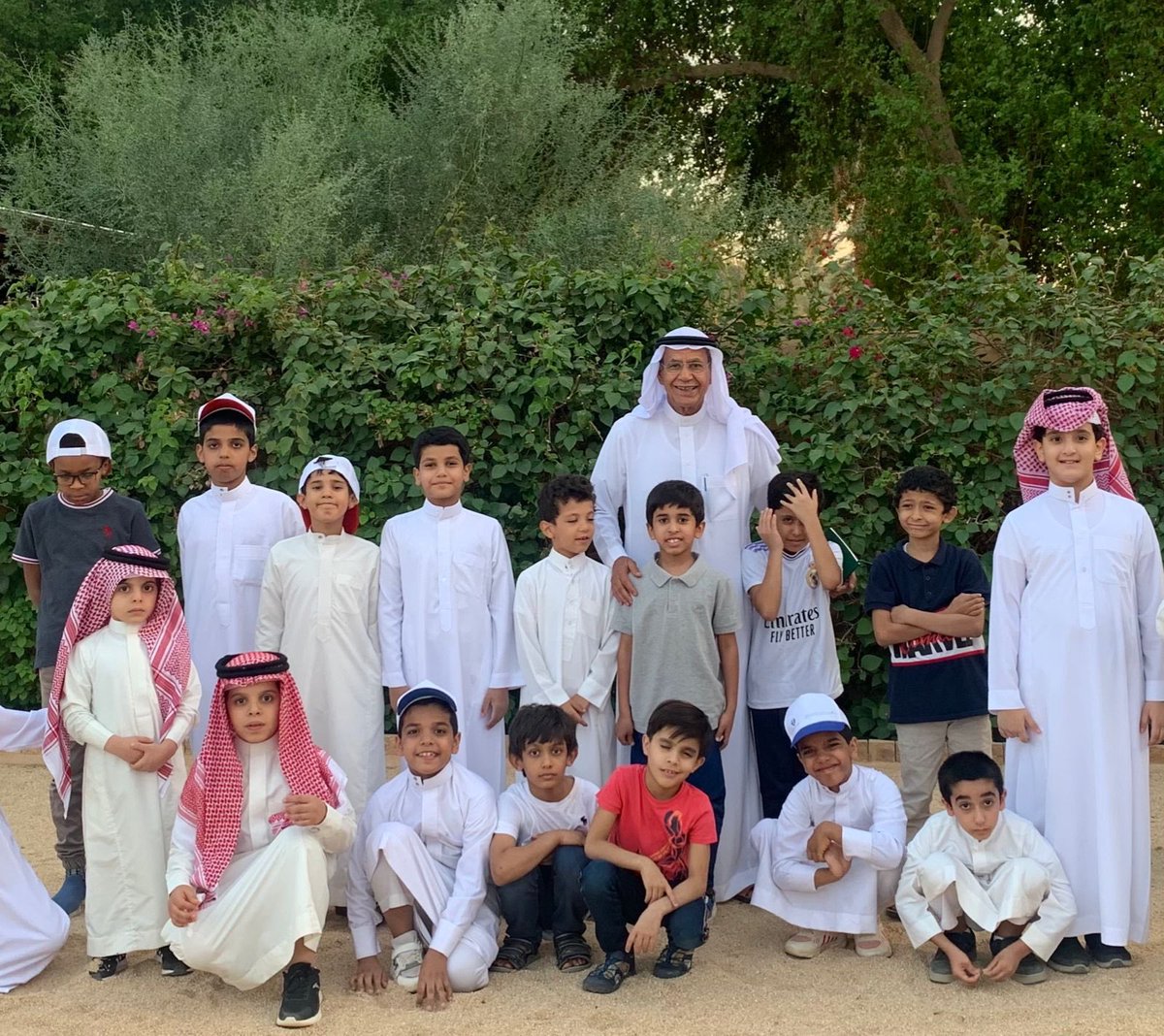 AbdulSadoun's tweet photo. قدمت عصر هذا اليوم محاضرة عن التدخين وأضراره ل ٢٥ طالب في دار الرحمانية بالغاط. أتيت من الرياض خصيصاً لهؤلاء. https://t.co/TgoDx04KlW