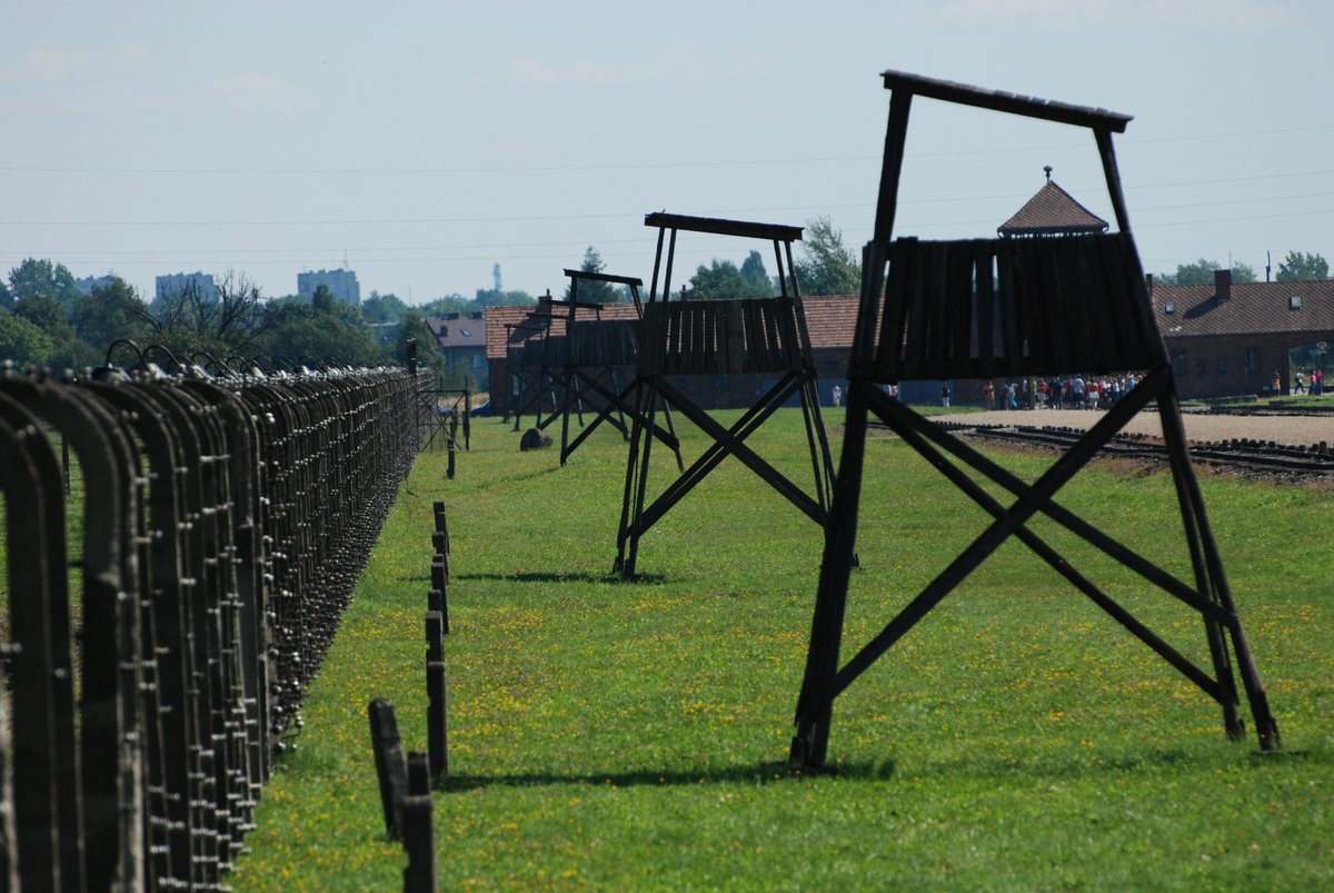 October 19, 1942 | The camp commandant Rudolf Höss orders the closing of the Auschwitz II-Birkenau area to civilians. The Birkenau area may be entered only by holders of a special pass who come on official business. (1/3)