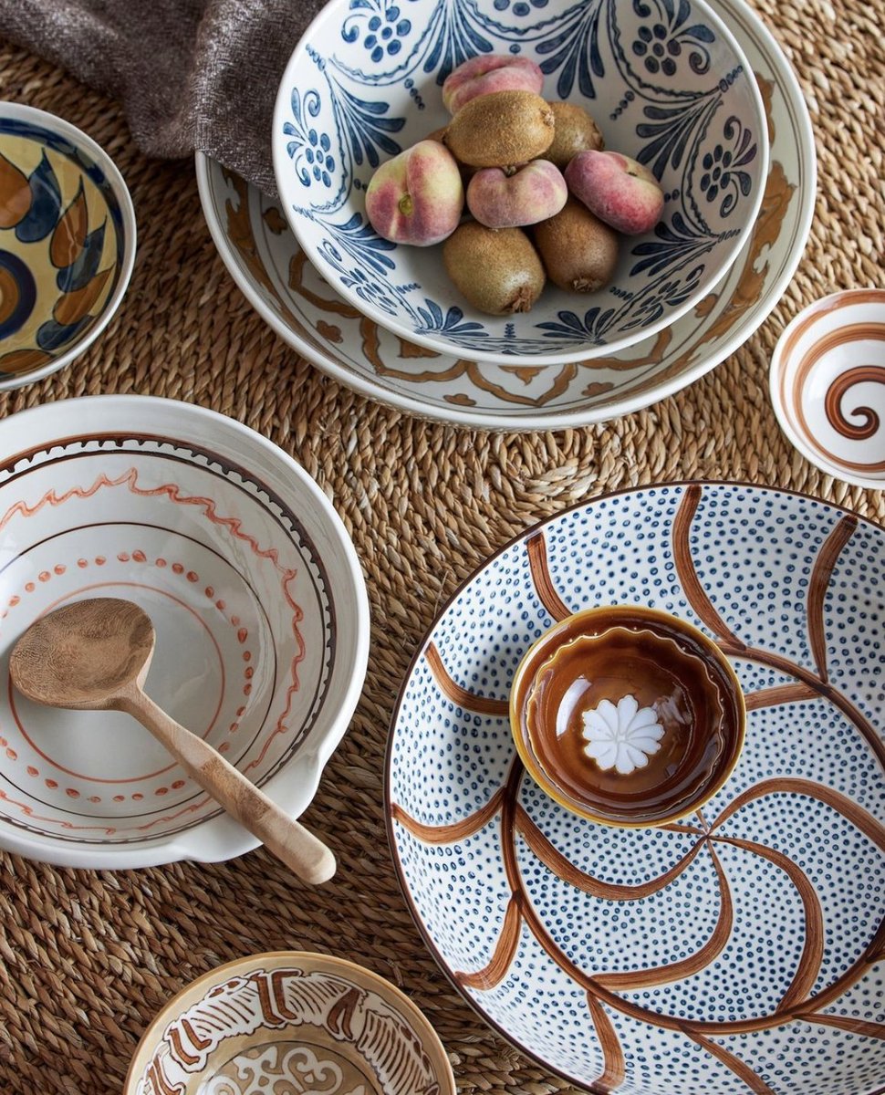 AttPynta's tweet image. Our Heikki range features beautifully hand-painted stoneware⁠ serving bowls, ranging in a variety of sizes. The smaller sizes are perfect for dips and olives while the bigger bowls are great for serving salads or fruit 🍋⁠
⁠