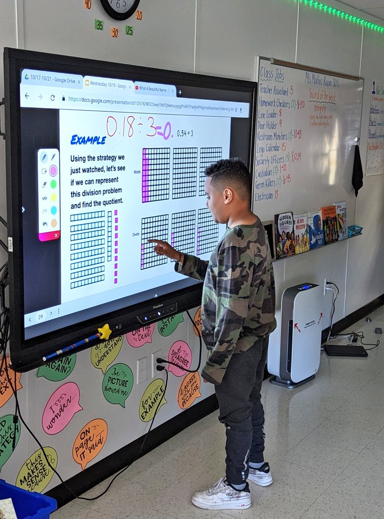 MathisLSS's tweet photo. Dividing decimals is hard? Not for these 5th grade mathematicians! 👏🏻 @langleyroars https://t.co/EsLxRCgueu