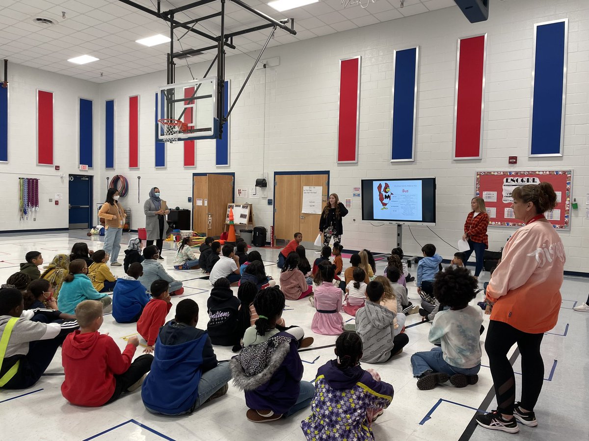 montclair_elem's tweet photo. Our first bus meeting! Promoting positive relationships and revisiting expectations!! Great job @MsWittmanThird and @MontclairESPE! Thank you PBIS! https://t.co/gYyidktwsS