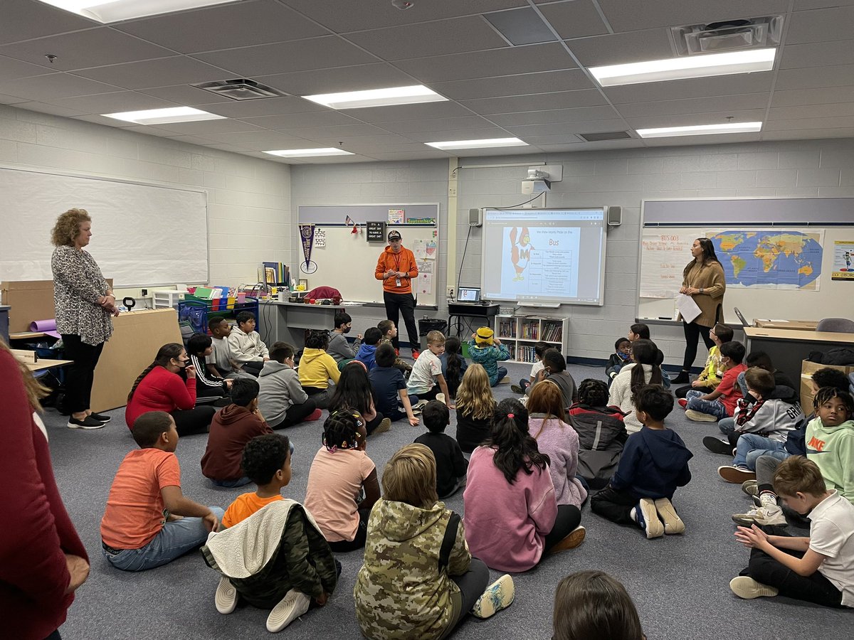 montclair_elem's tweet photo. Our first bus meeting! Promoting positive relationships and revisiting expectations!! Great job @MsWittmanThird and @MontclairESPE! Thank you PBIS! https://t.co/gYyidktwsS