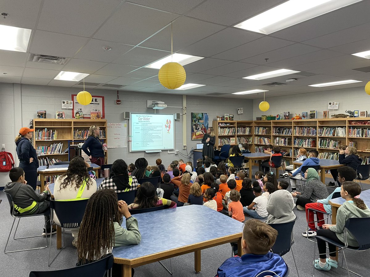 montclair_elem's tweet photo. Our first bus meeting! Promoting positive relationships and revisiting expectations!! Great job @MsWittmanThird and @MontclairESPE! Thank you PBIS! https://t.co/gYyidktwsS