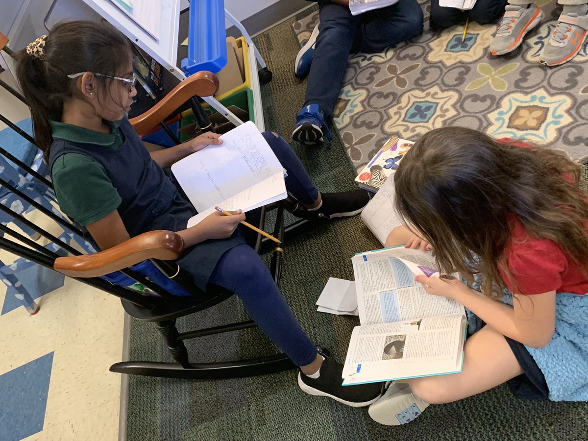 Peer editing at its finest! #cfbproud <a href="/CFBISD/">Carrollton-Farmers Branch ISD</a>  <a href="/CFB_Literacy/">CFB Literacy Coaches</a> @Lindacesar2012  <a href="/LaVillitaElem/">La Villita Elementary School</a> <a href="/LAV4thGrade/">LAV4thGrade</a>