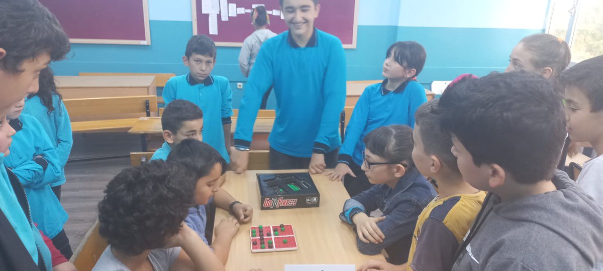 FMeydan52's tweet photo. Okulumuzun Matematik Kulübünün katkılarıyla Pentago Oyunu turnuvası düzenlendi. Turnuvaya79 kişi katıldı.Turnuvanın  kazananı 4/A sınıfından Dilruba EKEN oldu.
Turnuvaya katılan bütün öğrencilere ve matematik atik kulübü danışman öğretmeni ve öğrencilerine teşekkür ederiz. https://t.co/DOezrmUXkG