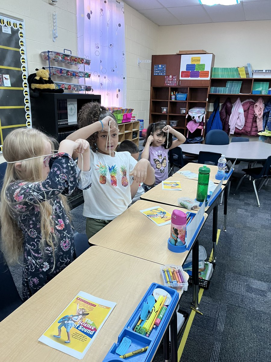 jtbambam's tweet photo. We are tying our story this week with our science standards on sound. The kids had a blast learning about vibrations and making instruments. We even had a kazoo band! @IrvingElementa1 #Irvingshines #wpsproud https://t.co/YUa9BXPzSy