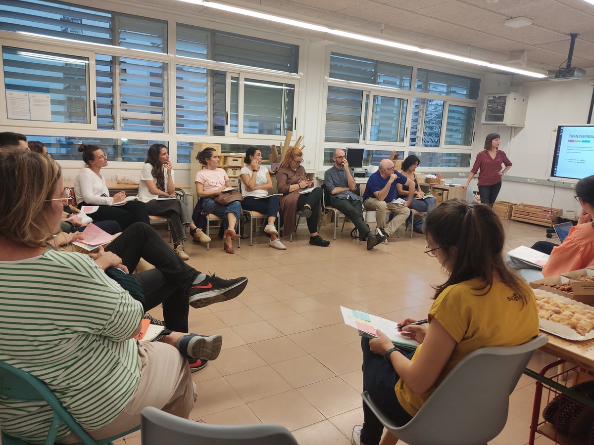 ExperimentemART's tweet photo. fantàstic encontre #espaisc
Inici del seminari
amb les escoles de primària
@EscolaSagarra @ie_Arts @EeixampleI @EscolaAldana
@EMiralletes @EscMRodoredaBCN
@mediacions @artistes
@bcncultura @consorciedubcn
@CRPsantandreu #culturaieducaciobcn
#artieducacio
#Experimentemamblart https://t.co/QJvruBQj40