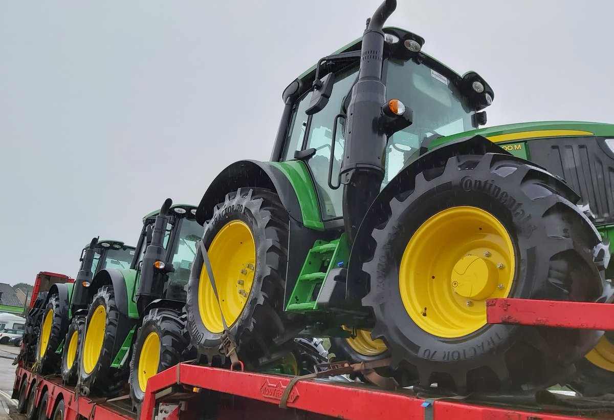 HuntForestGroup's tweet image. 𝗥𝗔𝗜𝗡𝗬 𝗗𝗔𝗬 𝗗𝗘𝗟𝗜𝗩𝗘𝗥𝗜𝗘𝗦 💧🌧☔
On the Isle of Wight, Tractors on their way out to a customer via Kingswell Haulage. #johndeere #isleofwight #tractordelivery #iow #hfg #huntforestgroup