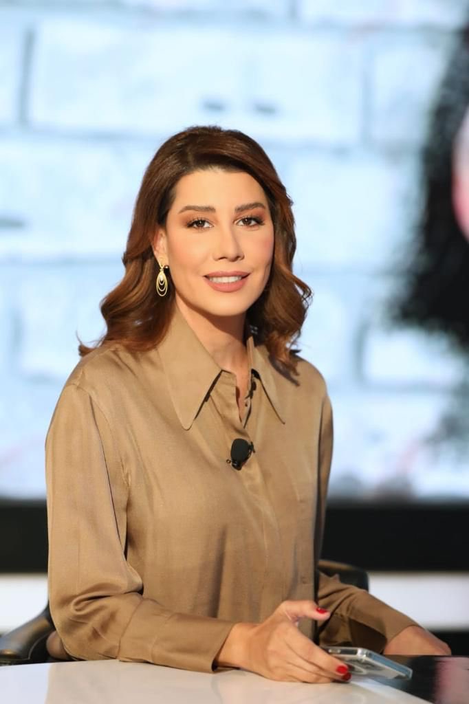 khoury_rosie's tweet photo. صحيح انني لا احب كثيرا استخدام وسائل التواصل الاجتماعي رغم اهميتها اليوم ، لكن اردت في أول تويت لي ان احيي النائبة #بولا_يعقوبيان التي لطالما شكلت #علامة_فارقة  في مجال الاعلام وفي القوة والمثابرة،  لاقول لها انت اليوم ولو منفردة تستطعين ان تحدثي الفرق كل الفرق. 
#لبنان https://t.co/vG25ZHUpbF