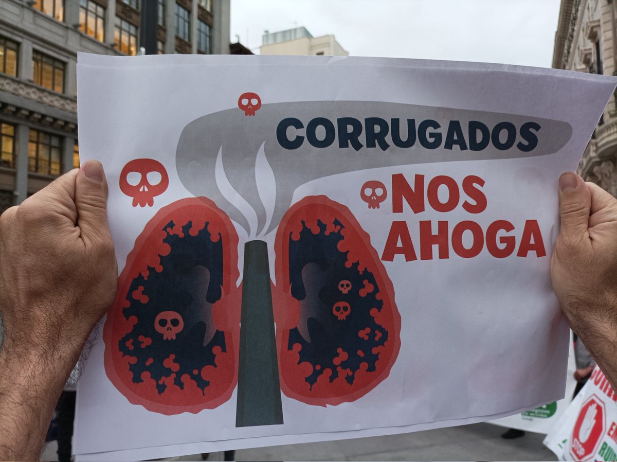 RLMGetafe's tweet photo. Estamos denunciando en la Consejería de Medio Ambiente que Corrugados nos ahoga, con emisiones ilegales de polvo férrico. Tampoco cumple la legalidad con el ruido.
#CorrugadosNosAhoga @avvlosmolinos @PACorrugados https://t.co/1wVgzoTXG7