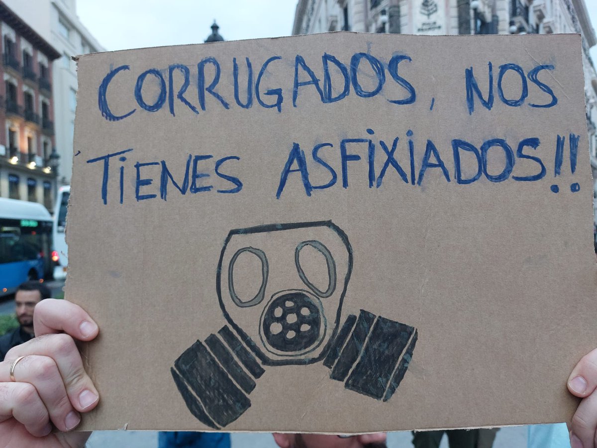 RLMGetafe's tweet photo. Estamos denunciando en la Consejería de Medio Ambiente que Corrugados nos ahoga, con emisiones ilegales de polvo férrico. Tampoco cumple la legalidad con el ruido.
#CorrugadosNosAhoga @avvlosmolinos @PACorrugados https://t.co/1wVgzoTXG7
