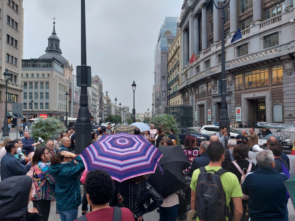 RLMGetafe's tweet photo. Estamos denunciando en la Consejería de Medio Ambiente que Corrugados nos ahoga, con emisiones ilegales de polvo férrico. Tampoco cumple la legalidad con el ruido.
#CorrugadosNosAhoga @avvlosmolinos @PACorrugados https://t.co/1wVgzoTXG7