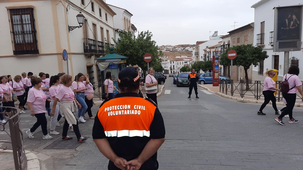 #ProteccionCivil de #Casariche colaboró como todos los años en la marcha rosa, va por ellas que son unas luchadoras y unas campeonas... <a href="/aytocasariche/">Excmo. Ayuntamiento de Casariche (Sevilla)</a>