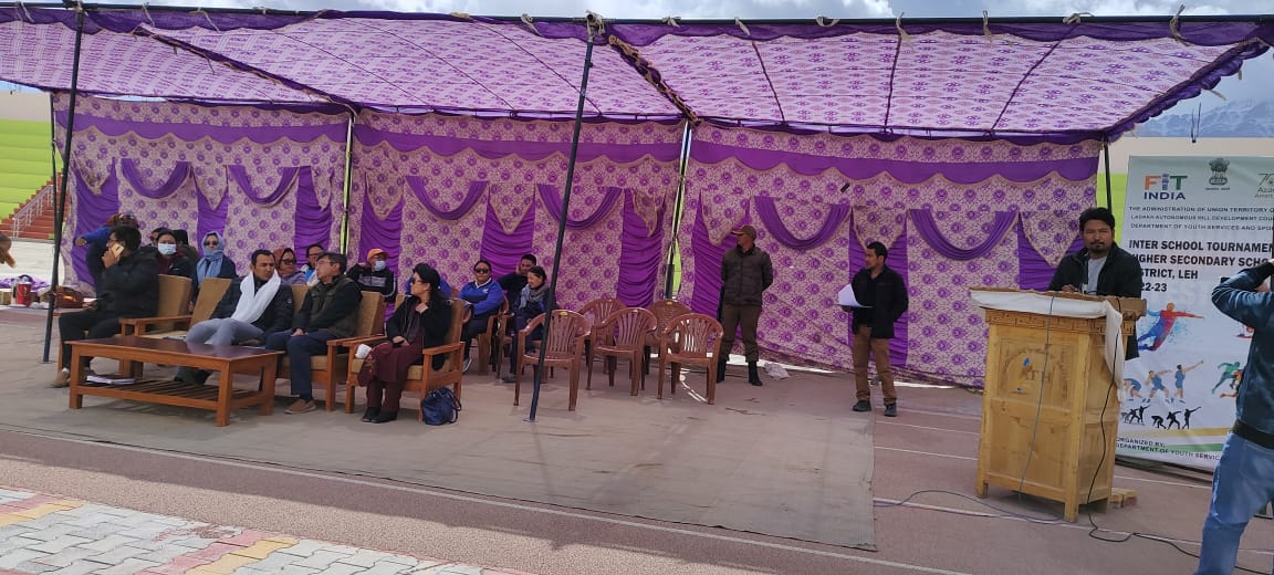 DIPR_Leh's tweet photo. Secy Sports @Ravinder_Dangi1 inaugurated the district-level Inter Hr Sec School tournament at #OpenStadium Spituk, Leh today.
17 Hr Sec Schools from from all over #Leh district are participating in the tourney.
@LAHDC_LEH @Angchuk5 @DC_Leh_Official @ddnewsladakh @dse_ladakh https://t.co/qm9VsSaCY7