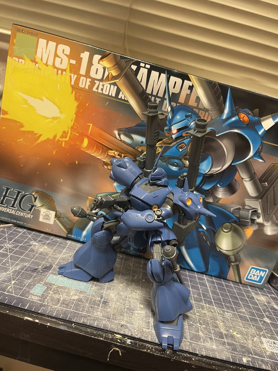 DmZfg's tweet photo. ケンプファー仮組み完成
パッケージと青色全然違うけどショットガンのマズルフラッシュで明るく見えてるのかな？
＃ガンプラ https://t.co/rBy1Sp63F2