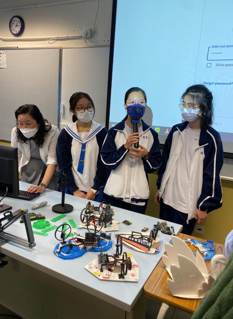 EMpowerweb's tweet photo. As part of the #eforeducation campaign, @Citi & EMpower visited a school in Hong Kong to meet girls from underprivileged communities & see how they are learning cutting-edge skills, like 3D printing, as part of our partner @TWFHK Girls Go Tech programme. #girlslearn #girlsintech https://t.co/UCUyA9Neoz