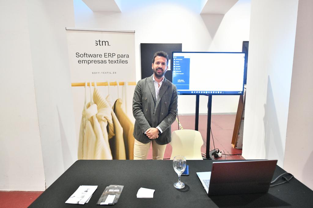 Reimagine Textile tweet media