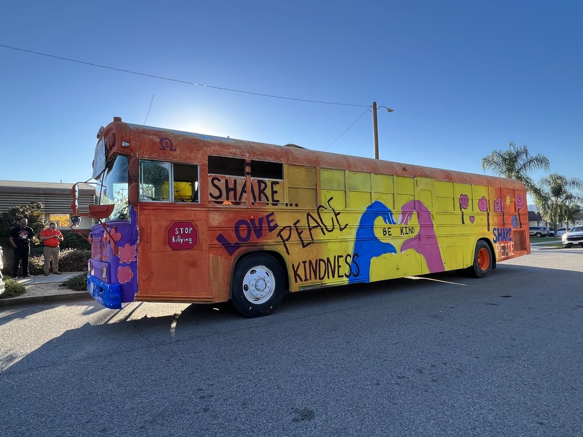 CJUSDStudentSvc's tweet photo. The #CJUSD Kindness Bus is headed to @RuthGrimesRAMS ! #BullyingPrevention #UnityDay22 #CJUSDKindness https://t.co/MxzoR49Ou6