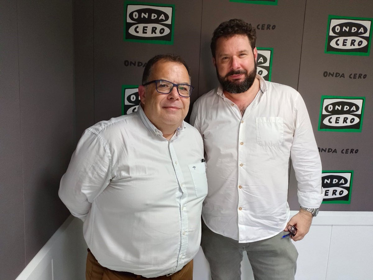 RedaccionClub's tweet photo. 🎙¡Min.77! @GA__GROUP @Beyond_Tech_es @GabrielCsrJmnz intervino @OndaCeroAragon @elAlaya como experto en #prevenciónriesgos con herramientas #metaverso #IA #BigData. Antes el bienestar #LUAH y el crecimiento personal #PaulaAmoretti con @rananos #ClubCámara https://t.co/QcmdlIAllH https://t.co/lc0zel4N9F