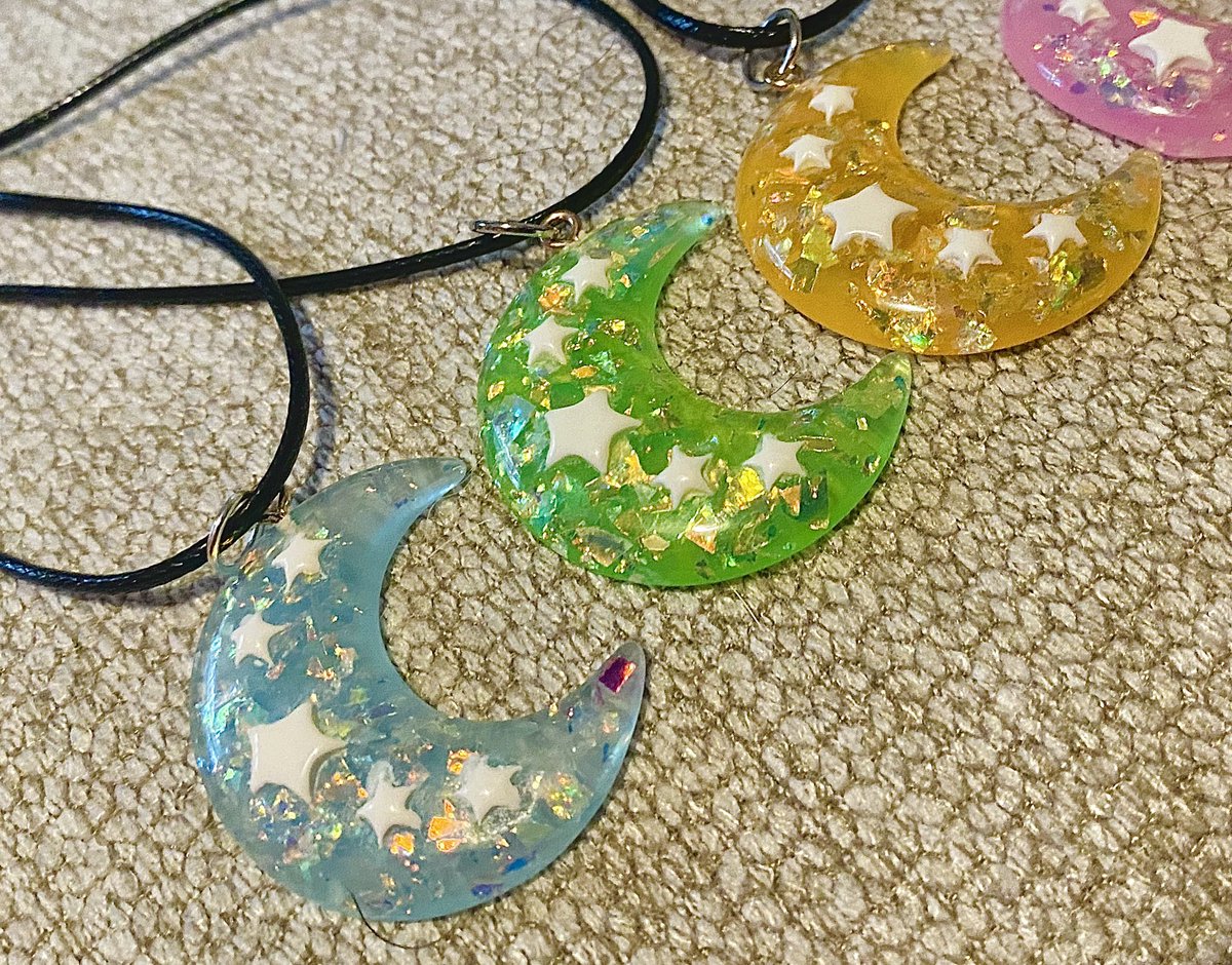 ✨🌙 Chunky pastel moon necklaces have arrived 🌙✨ 

These beauties are just $12 + FREE US SHIPPING! Claim yours today!!!
