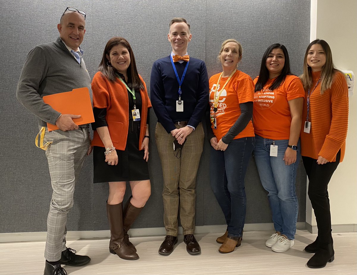 APS_StudentSrvc's tweet photo. We’ve got our Orange on in @APS_StudentSrvc to show our commitment to #UnityDay! @APSVirginia https://t.co/apE1HE4k3k