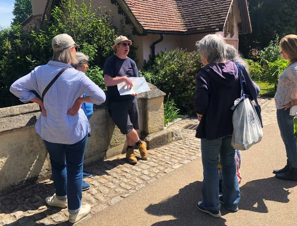 ThamesDiscovery's tweet photo. Earlier this year, the Fulham FROGs (Foreshore Recording and Observation Group) got together to explore the @Fulham_Palace. In this FROG Blog, Rachel Hosier shares her memories of the visit. It was a fun and informative outing, highly recommended! 

https://t.co/Jjt0151sOf https://t.co/mr8WlUQZoU
