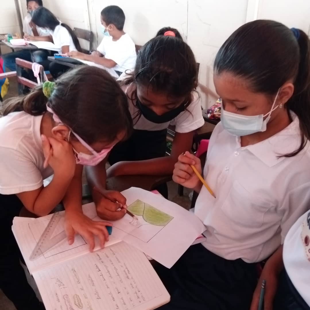 salasimonplanas's tweet image. #19Oct PEDAGOGÍA EN ACCIÓN EN LA EBMJ BANCO OBRERO...
#PuebloUnidoYActivo 
@MPPEDUCACION
@_LaAvanzadora
@ArriecheNixon1
@FundabitSP
@AurimarVargas1
@AngelPradoSP