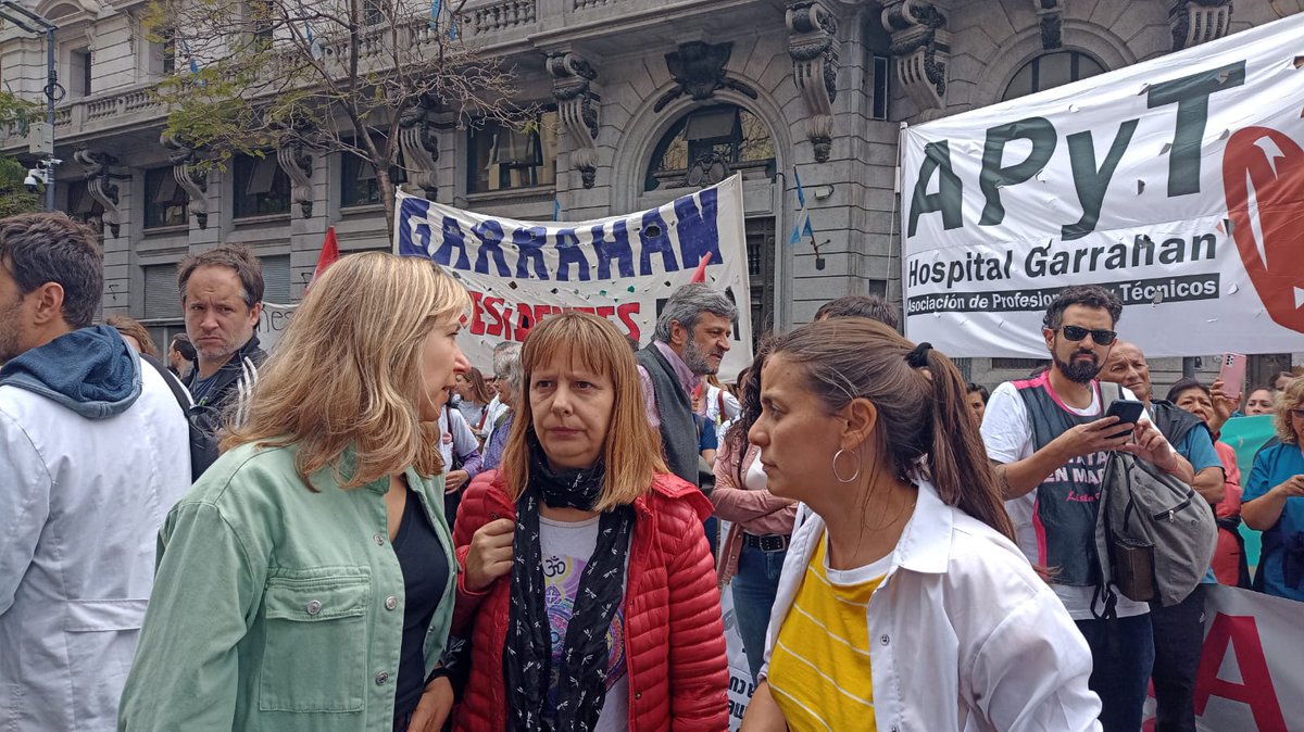 myriambregman's tweet photo. Hay movilizaciones cotidianas por la grave situación de la salud pública y por las condiciones de labor y salariales de sus trabajadores y trabajadoras, pero la ministra Vizzotti no tuvo tiempo de venir a contestar preguntas a la comisión de Presupuesto, se fue a la Antártida. https://t.co/hCegMIArH9