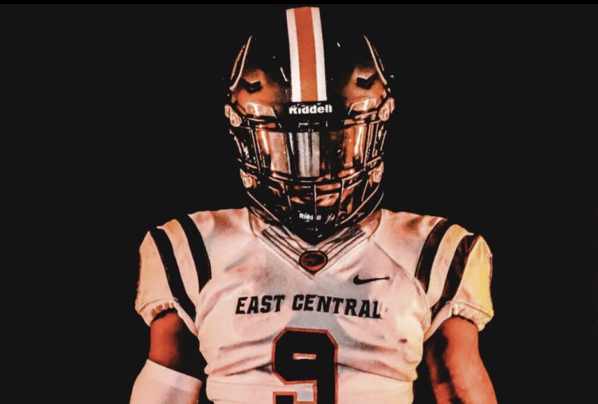 j2bentley's tweet photo. #AGTG I am blessed to receive my first official offer from East Central University @ECUCoachKMac @seancooper_C4 @ECUTigersFB https://t.co/FEISVAFXfA
