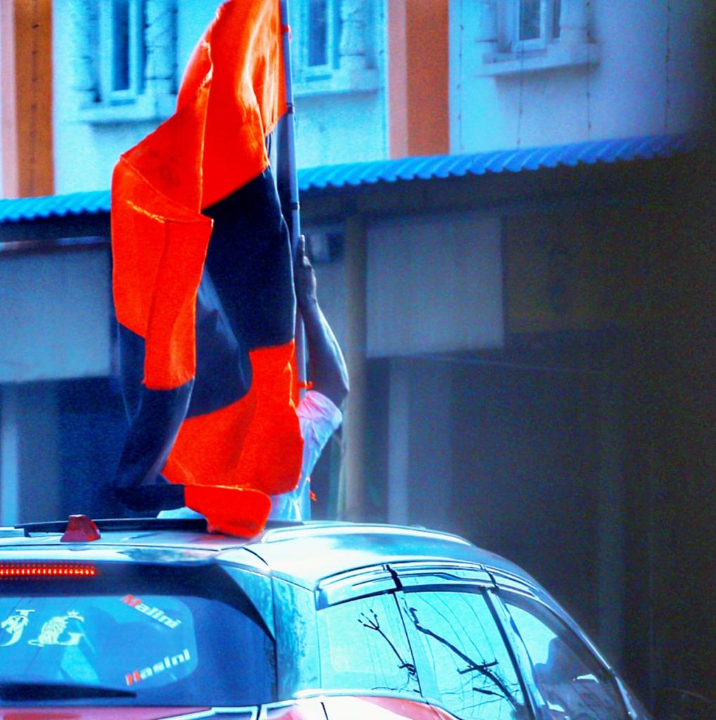 duraivaikooffl's tweet photo. தமிழகமெங்கும் பல இடங்களில் நான் பேசிவருவது போல, நம் தலைவர் வைகோ அவர்கள் ஏந்திய இலட்சிய சுடர்  நூற்றாண்டுகளைக் கடந்தும் ஒளி வீசிக்கொண்டே இருக்கும் என்பதற்கு சாட்சியம் தான், நம் கழகத்தின் 'கொடி காத்த குமரன்' தம்பி முருகன் தன் கையில் கம்பீரமாக ஏந்தி பட்டொளி வீசி பறக்கவிட்ட கழக கொடி https://t.co/xP33zx6rDe