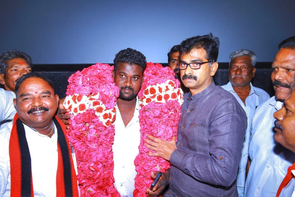 duraivaikooffl's tweet photo. தமிழகமெங்கும் பல இடங்களில் நான் பேசிவருவது போல, நம் தலைவர் வைகோ அவர்கள் ஏந்திய இலட்சிய சுடர்  நூற்றாண்டுகளைக் கடந்தும் ஒளி வீசிக்கொண்டே இருக்கும் என்பதற்கு சாட்சியம் தான், நம் கழகத்தின் 'கொடி காத்த குமரன்' தம்பி முருகன் தன் கையில் கம்பீரமாக ஏந்தி பட்டொளி வீசி பறக்கவிட்ட கழக கொடி https://t.co/xP33zx6rDe