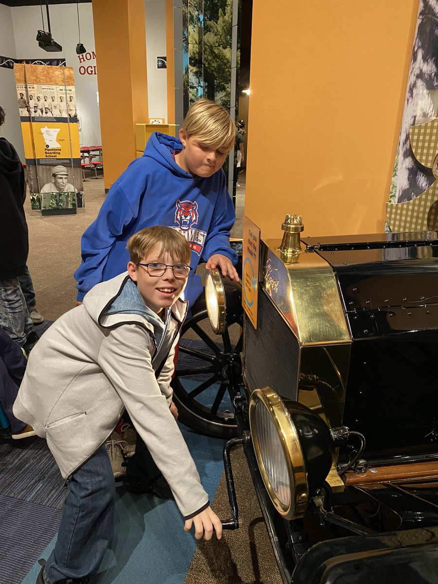 lisaschoneman's tweet photo. More excitement at the Minnesota History Center. @AlbertLeaSchool @SWMSAlbertLea https://t.co/2DI96o42wB