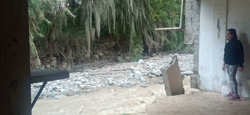 leoperiodista's tweet photo. #19Oct..#Mérida..Locales y casas afectadas  en las inmediaciones de La #Pedregosa Sur (frente La Horqueta) https://t.co/ws4hARODzY