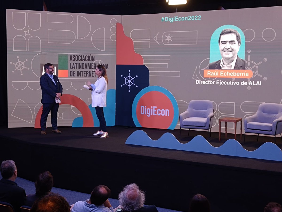 alai_lat's tweet photo. #DigiEcon2022 🌐

“En América Latina estamos todos convencidos de la importancia del desarrollo digital como motor de crecimiento económico. La clave es cómo acelerar estos procesos de innovación” @raulecheberria, Director Ejecutivo de ALAI.

#DigiEconLATAM https://t.co/MKfSXJvUC1