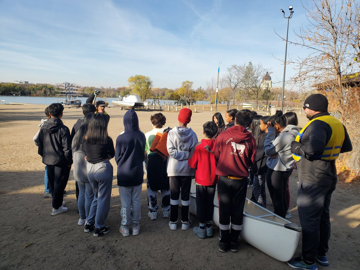 MsM_Teaching's tweet photo. Beautiful morning to be out canoeing in Wascana Lake. Taking in all the beauty #treaty4territory has to offer us! #landbasedlearning @RCSD_No81 https://t.co/pVkrHhV4Kn