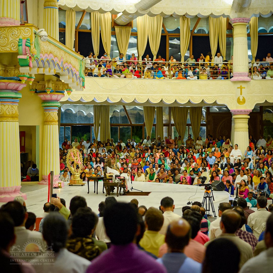 BangaloreAshram's tweet image. An evening of music &amp;amp; knowledge in presence of Gurudev @SriSri earlier today, with Vishalakshi Mantap as the venue after a long time, at The Art of Living International Center, Bengaluru.
